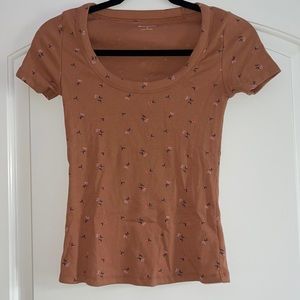 Old Navy Scooped Neck T-Shirt